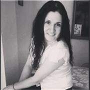 Profesora de escritura con más de diez años de experiencia como escritora y redactora de viajes imparte clases online de escritura y redacción para adultos.