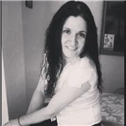 Profesora de escritura con más de diez años de experiencia como escritora y redactora de viajes imparte clases online de escritura y redacción para adultos.