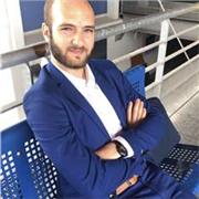 En parallèle du master MEEF Économie Gestion que j'effectue à l'université de Bordeaux, je suis formateur à mon compte. Je forme des élèves de niveau BTS dans les domaines (Économie, Droit, Management)  au sein d'écoles de commerces. J’enseigne également