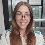 Soy una chica joven y estudiante con vocación para la educación. Estudio magisterio infantil y dispongo del grado medio en música