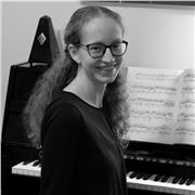 Mathenachhilfe von Pädagogikstudentin mit Erfahrung im Nachhilfe geben