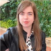 Profesora de inglés con más de 3 años de experiencia, disponible para clases online y presenciales.