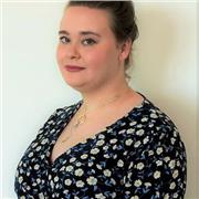 I am an experienced artist, able to teach hobbyists or GCSE and A-Level students
