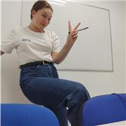 Soy una educadora apasionada y respetuosa enfocada en el desarrollo integral de los niños y niñas de primaria.