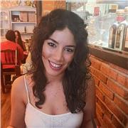 Chelista titulada en el Con Sup del Liceo que ofrece clases particulares de violonchelo, piano (iniciación o elemental) i solfeo a domicilio o en mi c