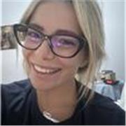 Laureata in giurisprudenza, diplomata liceo classico, esperienza nell’insegnamento della lingua italiana agli stranieri
