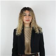 Sono un'insegnante di greco moderno con madrelingua greca e offro lezioni private a chiunque sia interessato. Sia per motivi di lavoro, interessi personali, oppure anche a chi vuole semplicemente imparare a conversare in lingua greca con la giusta pronunc