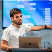 Programmatore con 10 anni di esperienza, laurea magistrale e co-fondatore di un app. Offro lezioni di informatica per principianti