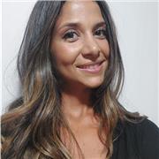 Maestra de Educación Primaria.
Especialista en AL y PT. 
Con experiencia. Funcionaria de carrera.