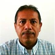 Profesor de historia imparte clases a niños de todas las edades