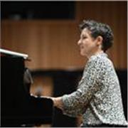 Lezioni online e presenziali di pianoforte, teoria e solfeggio. Musicista professionista laureata al Conservatorio.