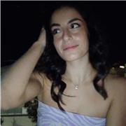 Ragazza con diploma di liceo scientifico