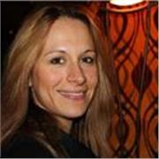 Personal trainer laureata in scienze motorie impartisce lezioni di pilates e yoga online