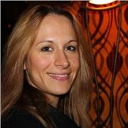 Personal trainer laureata in scienze motorie impartisce lezioni di pilates e yoga online