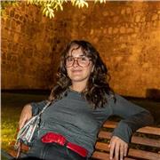 Doctoranda, historiadora del arte y profesora universal de Historia del Arte e Historia de España de Bachillerato.