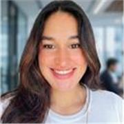 Profesora de Ciencias de la Tierra, capacitada para enseñar a estudiantes de todas las edades y niveles educativos. 