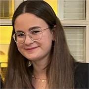 Hola, soy Marta. Estoy formándome en educación infantil, en el CEU San Pablo en Bormujos. Me encanta tratar con los niños, cuidarlos, jugar con ellos, preparar y hacer actividades, enseñarles… Tengo experiencia de prácticas en voluntariados y catequesis.