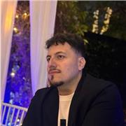 Formatore informatico realizza sentieri per studenti svegli e volenterosi