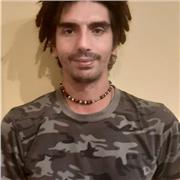 Laureato dopo diversi anni vissuti in Spagna propone lezioni per imparare o migliorare il livello di castellano