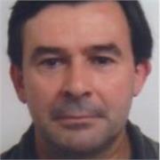 Diplômé Modéliste Styliste de l'école ARS Sutoria à Milan, ayant aussi un parcours d'études techniques, je suis un Créatif !