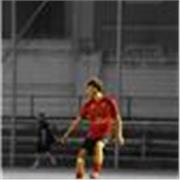 Profesor de fútbol con 15 años de experiencia jugando en grandes categorías y titulación de monitor