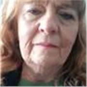 Profesora ayuda a aprender a estudiar para que tus estudios sean exitosos y buenos