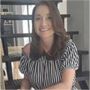 Soy Arquitecta especializada en Interiorismo y te ayudaré a dominar los conceptos y habilidades para crear espacios con propósito.