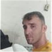 Profesor universitario que imparte clases de apoyo a alumnos que deseen dominar las matemáticas