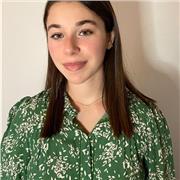 Étudiante en sciences politique donne cours de français