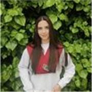 Universitaria con título de bachiller y experiencia con niños