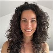 Profesora de Hatha Yoga y yoga nidra titulada por profesores de España y de la India, escuela de la India