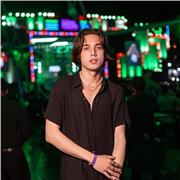 Professor de Artes (com ênfase em Teatro), ensina para todas as idades