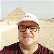 Profesor licenciado en Historia, Geografía e Historia del Arte y comprometido con la enseñanza de calidad.