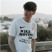 Profesor apto para cualquier edad y calificado para enseñar a cualquier nivel.