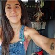 Me defino como una persona dinámica, con ganas de enseñar y todavía mas ganas de tener conversaciones variadas e interesantes