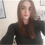 Sono una studentessa universitaria di lingue diplomata al liceo linguistico e con una certificazione B2