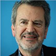 Chinico industriale in pensione impartisce lezioni di chimica e matematica a studenti delle superiori e/o biennio