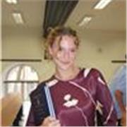 Studentessa universitaria in possesso di certificazione Cambridge C1 impartisce lezioni di inglese da remoto