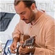 Diplomato in Chitarra Classica presso il Conservatorio di Ferrara offre lezioni di Chitarra classica, acustica ed elettrica!