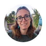 Profesora de física y química en Francia, deseando usar mis habilidades de profesora para enseñar el francés, mi lengua materna.