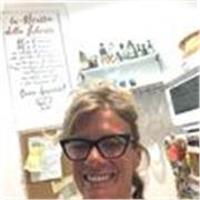 Biologa, nutrizionista, HACCP Manager, valutatore di sistemi di gestione e docente in scienze e cultura dell'alimentazione