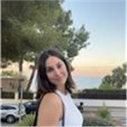 Soy una estudiante de segundo año de ingeniería en inglés, desde hace cuatro años he dado clases de repaso tanto de matemáticas e inglés a niños de entre 7 y 17 años.