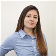 Profesora de artes visuales apta para todas las edades.