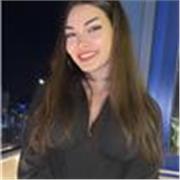 Ofrezco clases personalizadas a estudiantes de todos los niveles que deseen mejorar su gramática, pronunciación y comprensión.