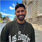 ¡Hola! Soy Nicolas, hablante nativo de español y apasionado por enseñar de forma práctica y personalizada