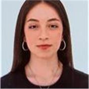 Estudiante con títulos de nivel avanzado de francés e inglés.