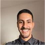 Graduado e com especialização na área de matemática, experiência no ensino integral e como professor de Olimpíadas