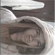 Una profesora divertida a pero aplicada, calificada para los más pequeños de la casa