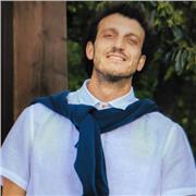 Laureato in Musica Elettronica, offre le sue qualità per colmare dubbi e lacune