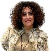 Profesora de estética y cosmetología, adaptada a todos los niveles.